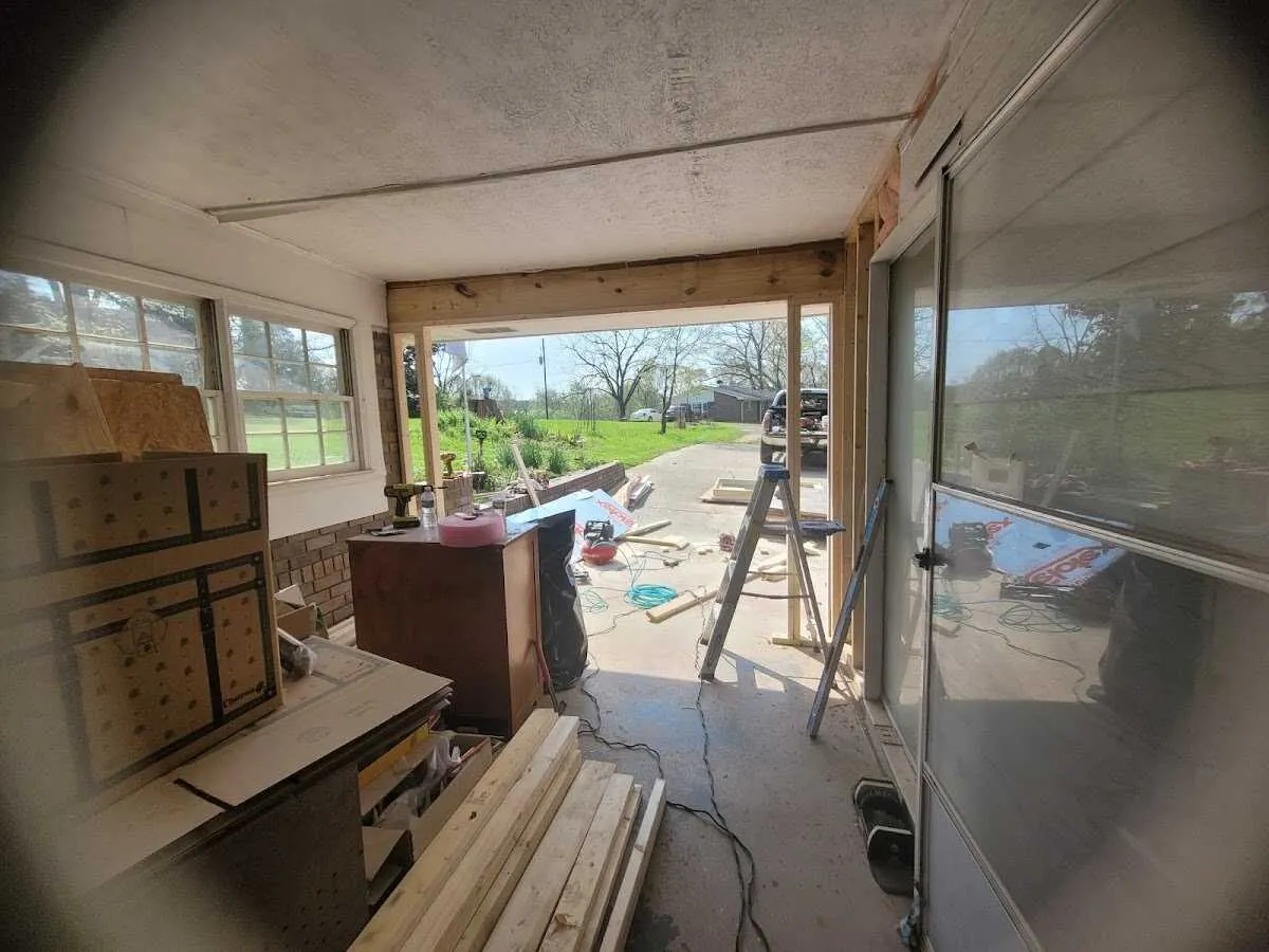 Air movers and dehumidifier for Water Mitigation Services in Swartz Creek